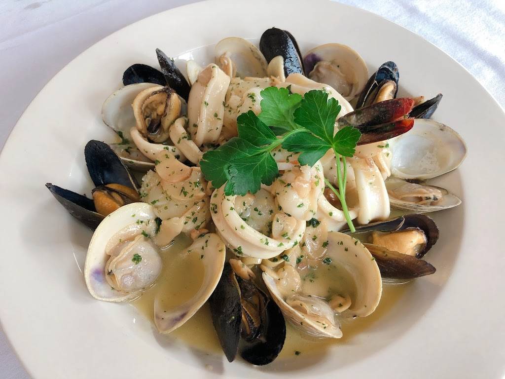 Four seasons trattoria Hyannis | restaurant | 350 Stevens St, Hyannis, MA 02601, USA | 5087718888 OR +1 508-771-8888