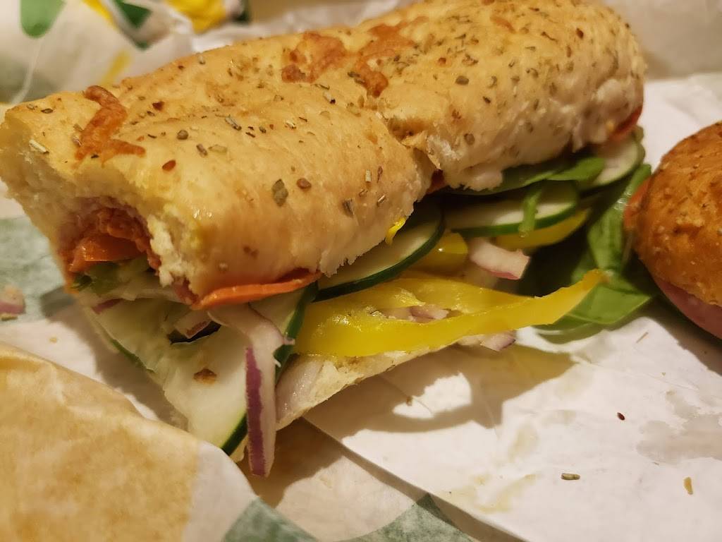 Subway | restaurant | 1702 1/2 W Market St, Johnson City, TN 37604, USA | 4239263544 OR +1 423-926-3544