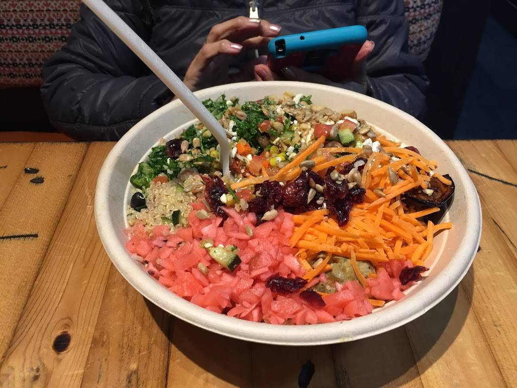 Mezeh Mediterranean Grill | restaurant | 144 National Plaza, Oxon Hill, MD 20745, USA | 3017537961 OR +1 301-753-7961