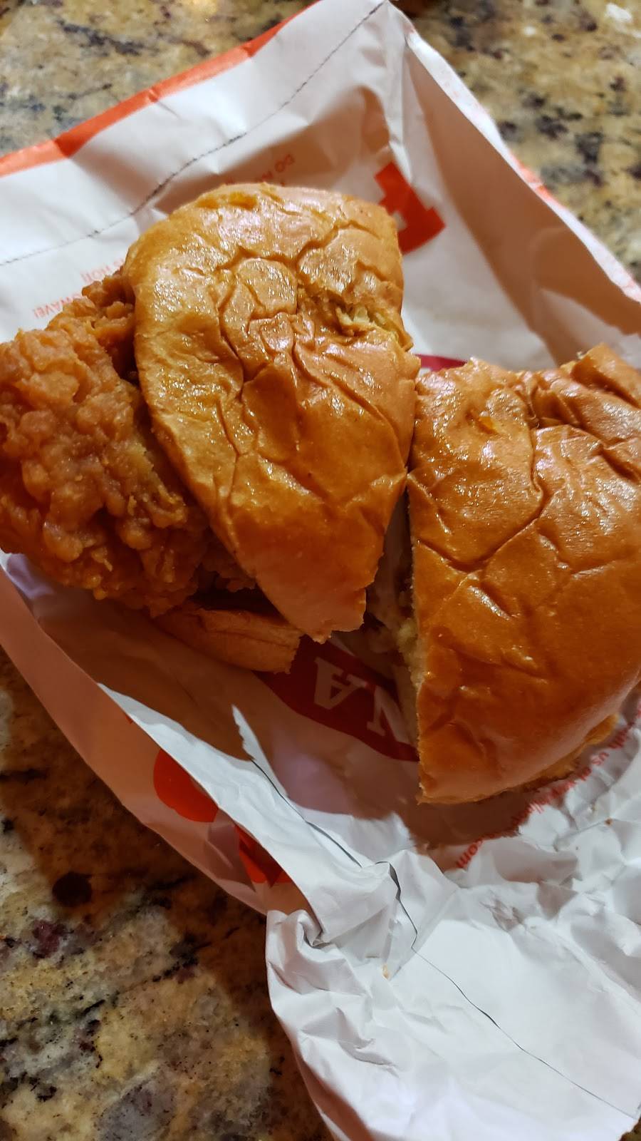 Popeyes Louisiana Kitchen | restaurant | 20690 NW 2nd Ave, Miami, FL 33169, USA | 3056533440 OR +1 305-653-3440