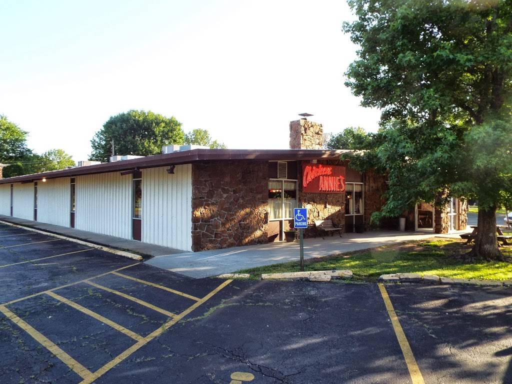 Chicken Annies Original | restaurant | 1143 E 600th Ave, Pittsburg, KS 66762, USA | 6202319460 OR +1 620-231-9460