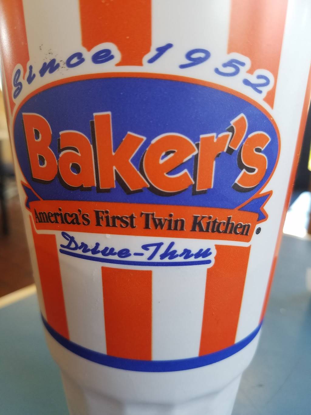 Bakers Drive-Thru | restaurant | 16090 Valley Blvd, Fontana, CA 92335, USA | 9098845233 OR +1 909-884-5233