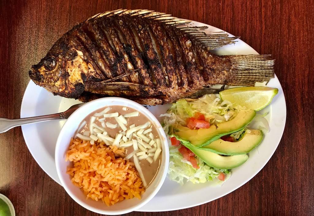 Antojitos Carmen | restaurant | 207 Main St, Columbus Junction, IA 52738, USA | 3197289055 OR +1 319-728-9055
