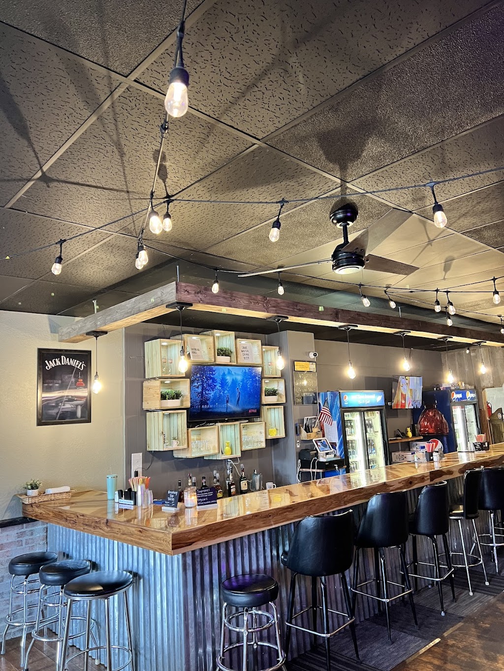 Pineys Pub & Grub LLC | restaurant | 304 Main St, Warsaw, IL 62379, USA | 2175051031 OR +1 217-505-1031