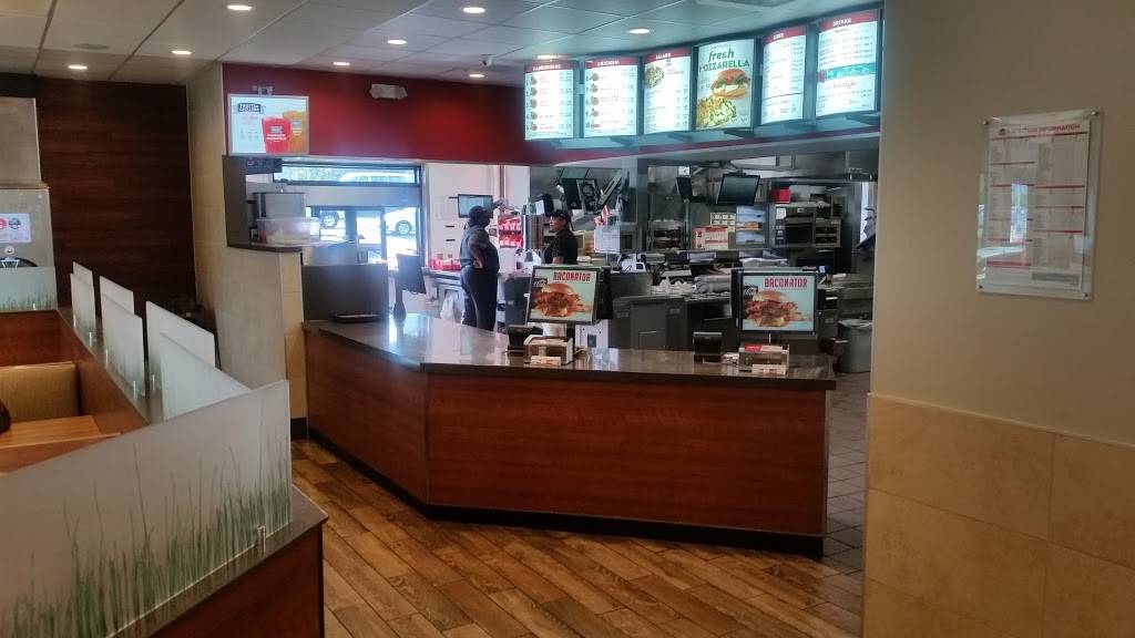 Wendys | restaurant | 2105 Moody Rd, Warner Robins, GA 31088, USA | 4789290008 OR +1 478-929-0008