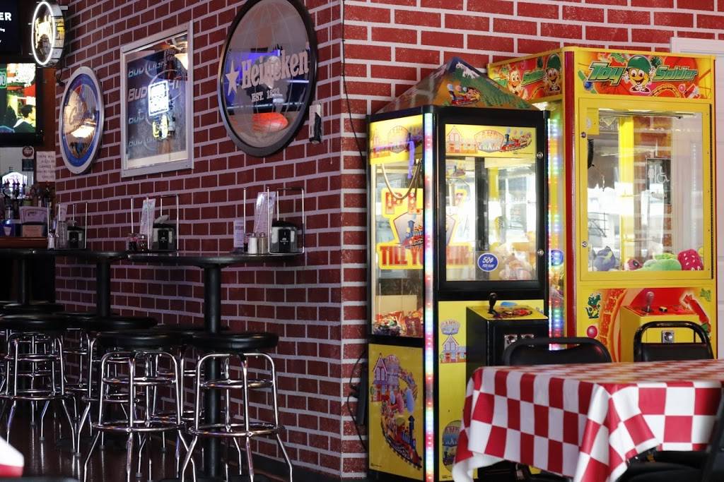 Sams Pizza & Pub Inc. | restaurant | 1017 Broadway, Highland, IL 62249, USA | 6186547171 OR +1 618-654-7171