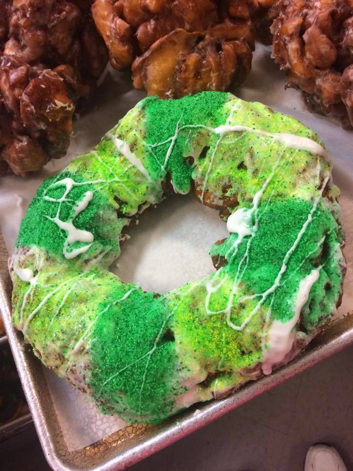 Sweet Things & Grill | restaurant | 1011 Veterans Memorial Blvd, Metairie, LA 70005, USA | 5048341845 OR +1 504-834-1845