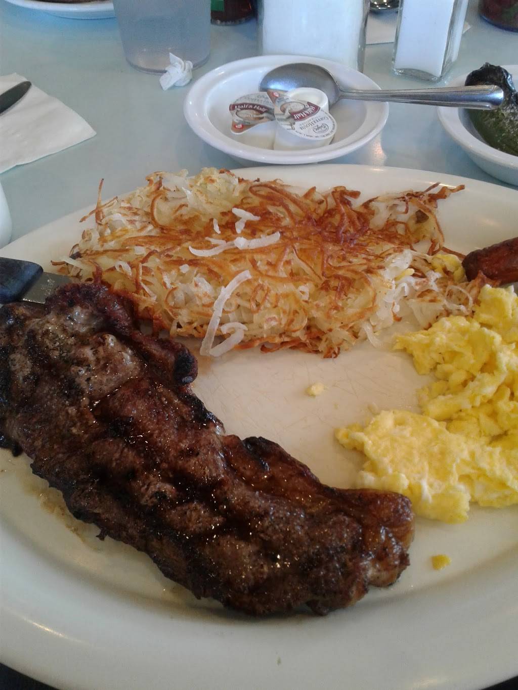 The Village Grille | restaurant | 44303 Sierra Hwy, Lancaster, CA 93534, USA | 6619427760 OR +1 661-942-7760