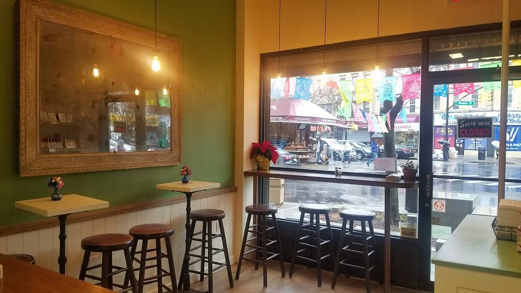 Burrito Republic | restaurant | 59-15 71st Ave, Ridgewood, NY 11385, USA | 9293376446 OR +1 929-337-6446