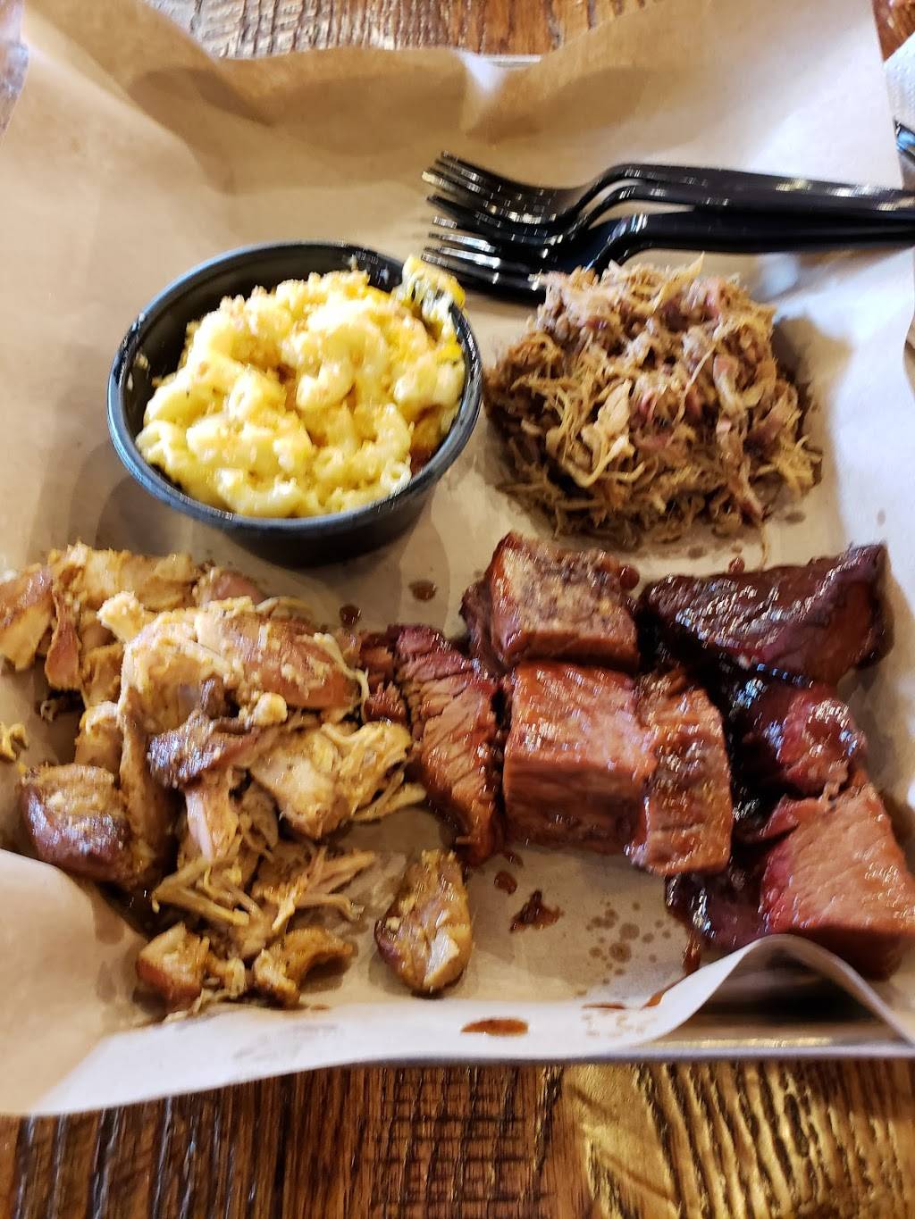 MISSION BBQ | restaurant | 1570 Butterfield Rd, Downers Grove, IL 60515, USA | 6308243606 OR +1 630-824-3606