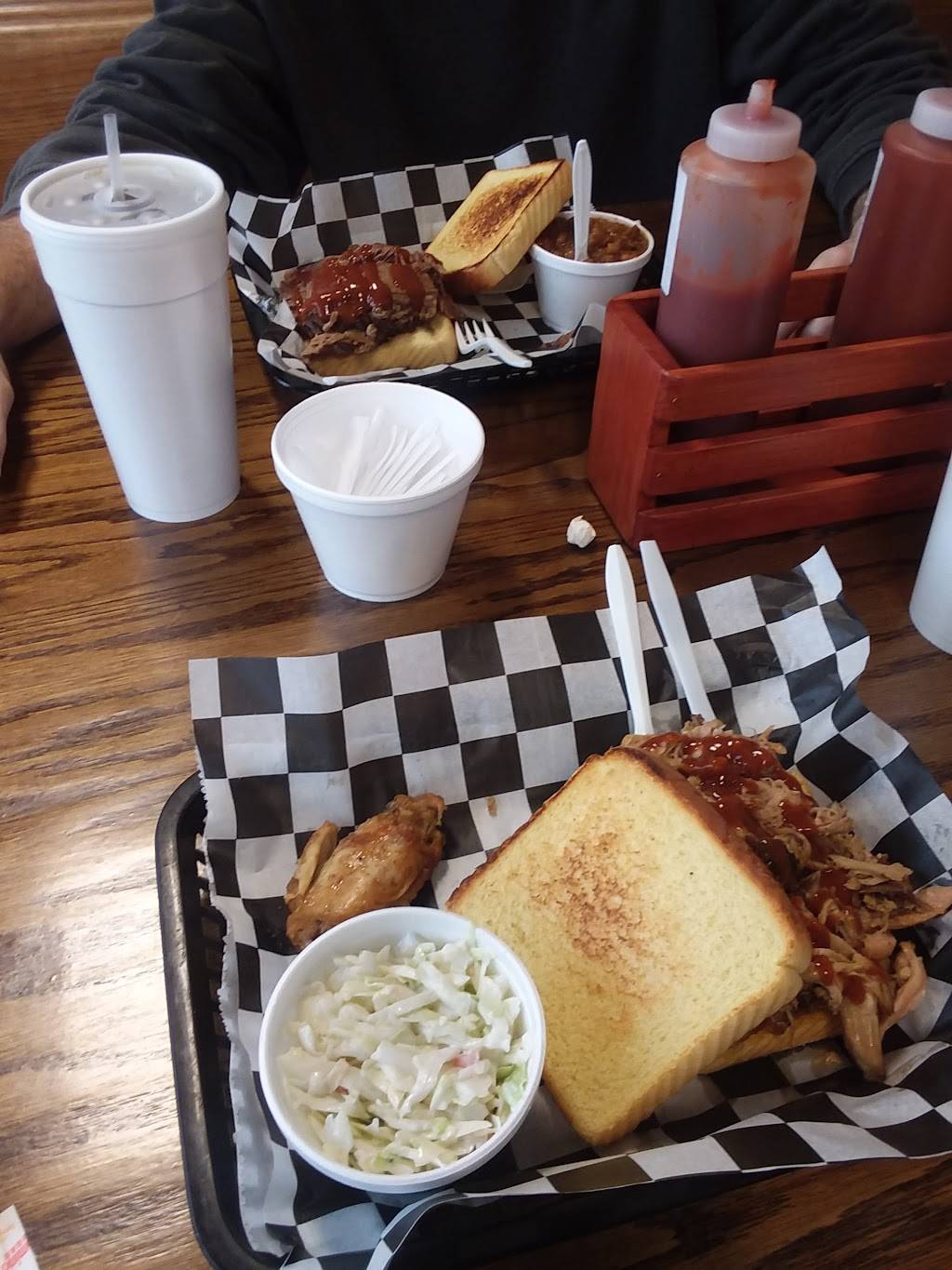 MTs Smokin BBQ | restaurant | 1700 Wheeling Ave, Muncie, IN 47303, USA | 7652161664 OR +1 765-216-1664