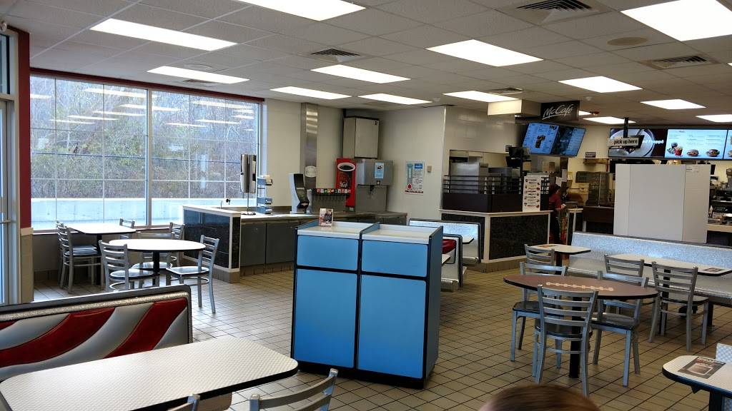 McDonalds | cafe | 212 North St, Foxborough, MA 02035, USA | 5085430165 OR +1 508-543-0165