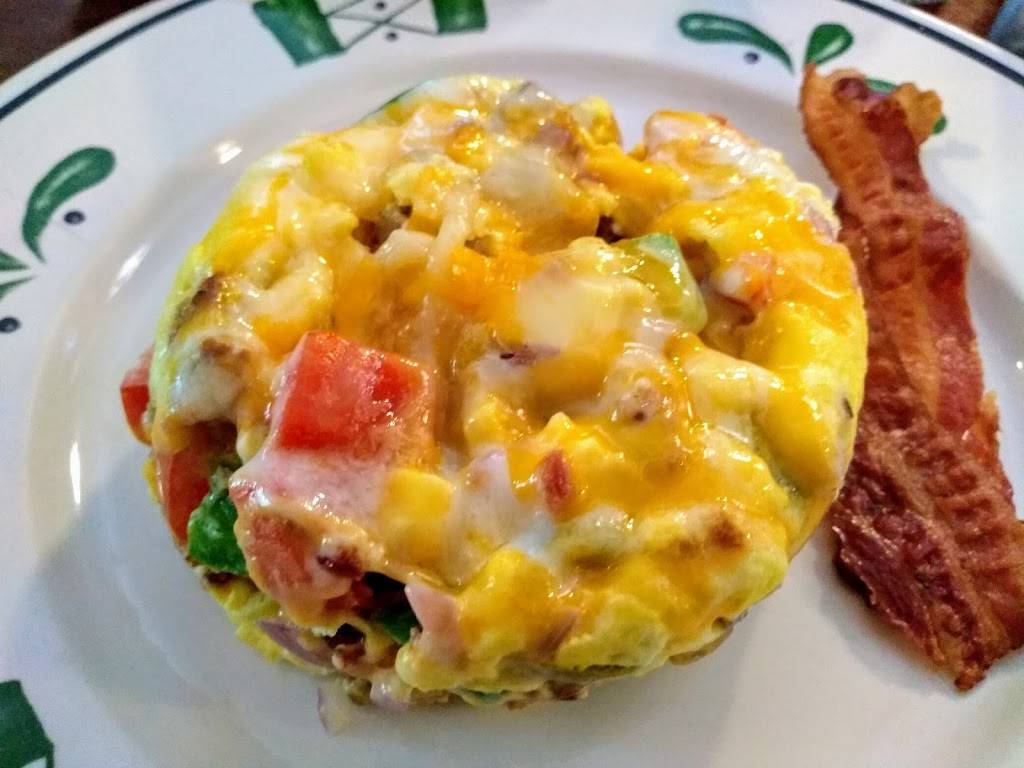 Buster Tubbs | restaurant | 110 N New Hampshire Ave, Tavares, FL 32778, USA | 3527427676 OR +1 352-742-7676