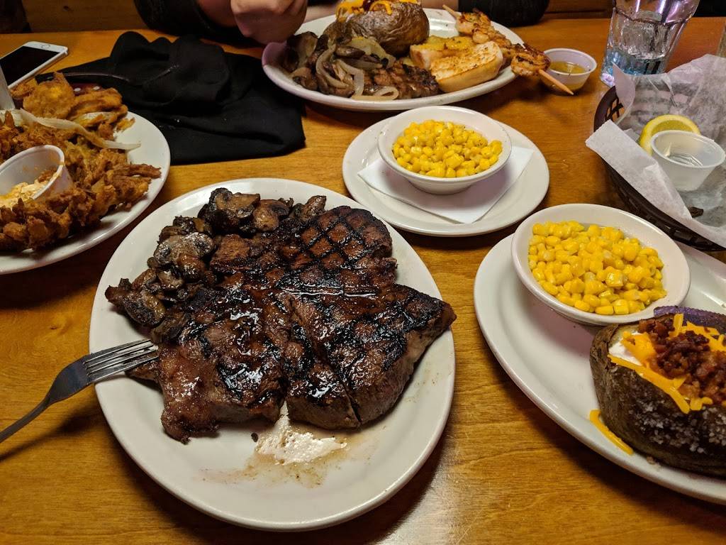 Texas Roadhouse | restaurant | 2859 Clayton Crossing Way, Oviedo, FL 32765, USA | 4076813115 OR +1 407-681-3115