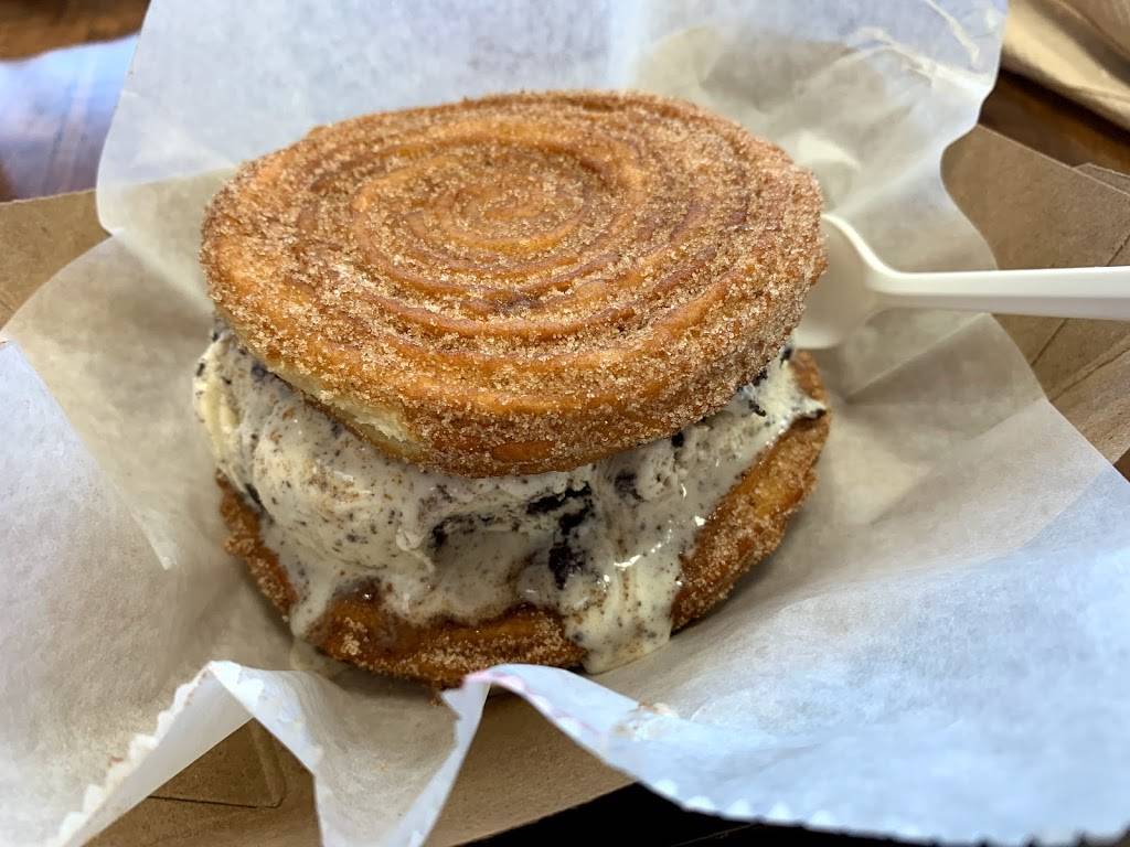 Xurro, Churro Factory | restaurant | 600 Cagan Park Ave Suite 105, Clermont, FL 34714, USA | 3524323691 OR +1 352-432-3691