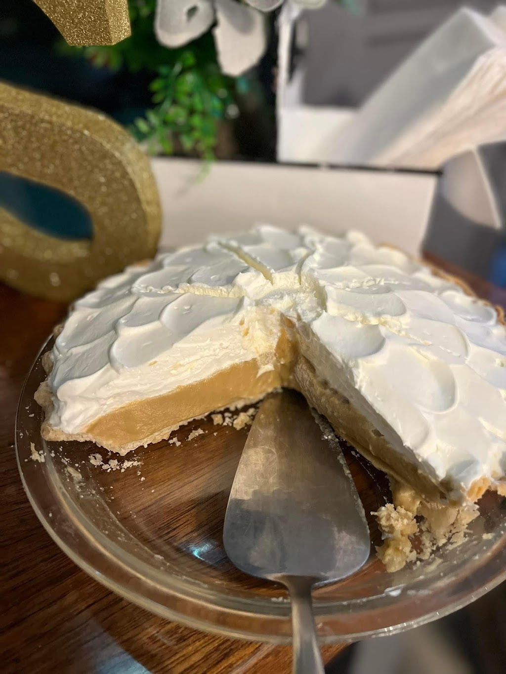 Shenaniganz Eat.Drink.Play | restaurant | 612 S Main St, Yreka, CA 96097, USA | 5305721500 OR +1 530-572-1500