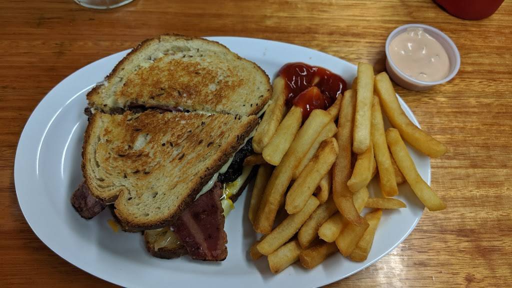 Dels Charcoal Burgers | restaurant | 110 S McKinney St, Richardson, TX 75081, USA | 9722359191 OR +1 972-235-9191