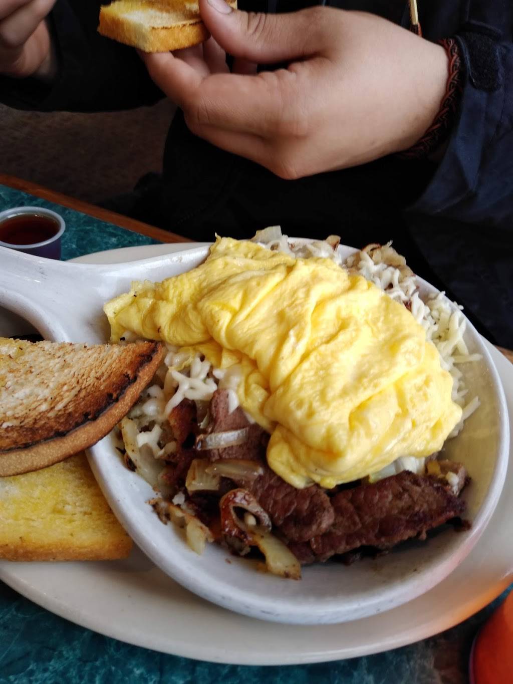 Julies Cafe & Catering | restaurant | 1685 Main St, Green Bay, WI 54302, USA | 9204693366 OR +1 920-469-3366