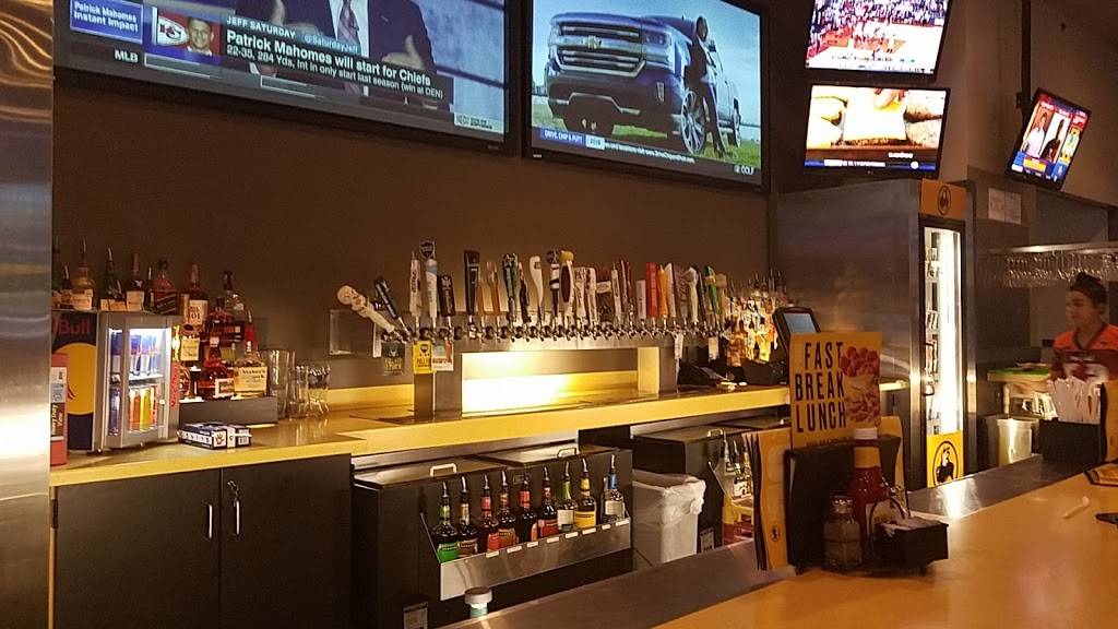 Buffalo Wild Wings | meal takeaway | 3939 Washington Ave #100, Houston, TX 77007, USA | 8323562980 OR +1 832-356-2980