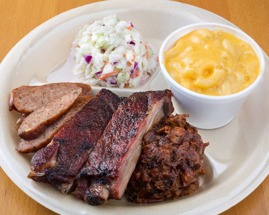 Smokey Mos BBQ | restaurant | 19851 TX-46, Spring Branch, TX 78070, USA | 8304388330 OR +1 830-438-8330