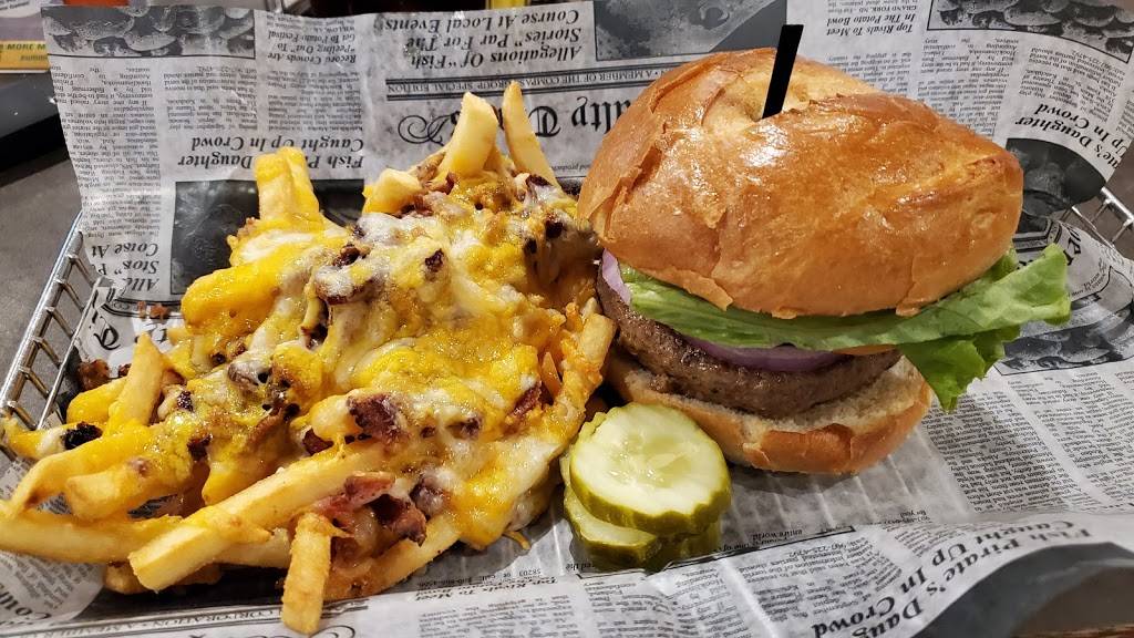 Burger Moes | restaurant | 242 7th St W, St Paul, MN 55102, USA | 6512223100 OR +1 651-222-3100