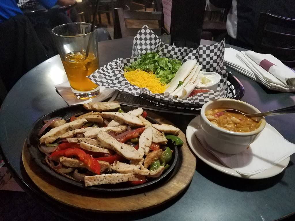 Lake Pointe Yacht Club Inc | restaurant | 37604 Ann Arbor Rd, Livonia, MI 48150, USA | 7345911868 OR +1 734-591-1868