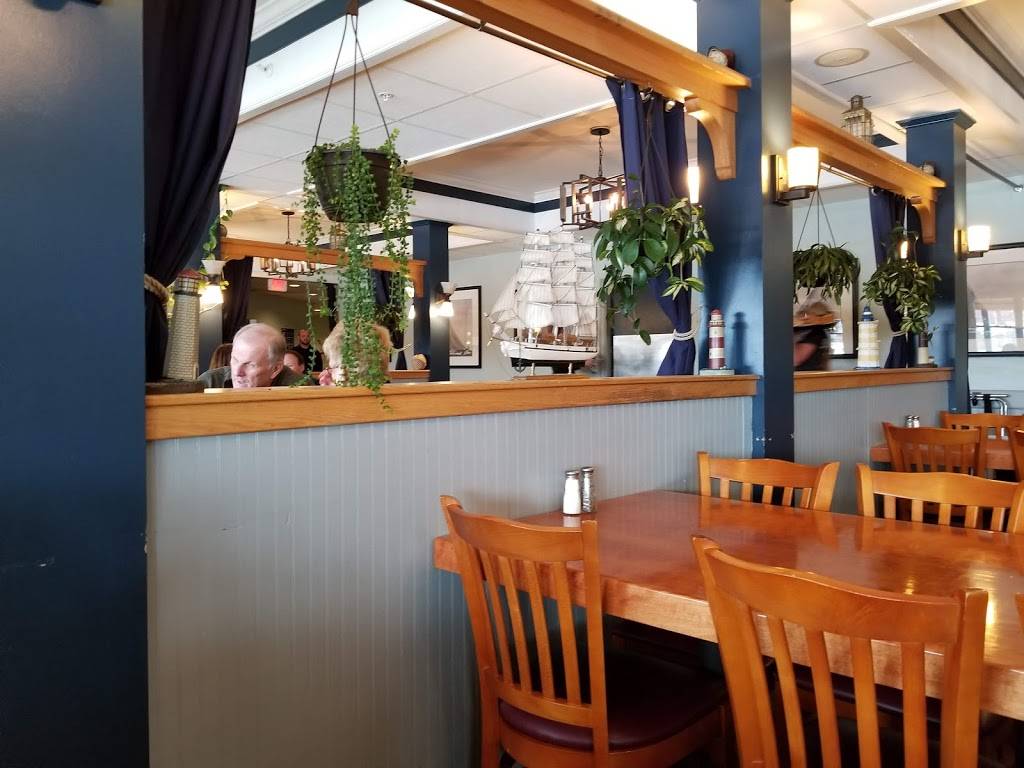 High Tide Restaurant and Bar | restaurant | 5 S Main St, Brewer, ME 04412, USA | 2079893300 OR +1 207-989-3300