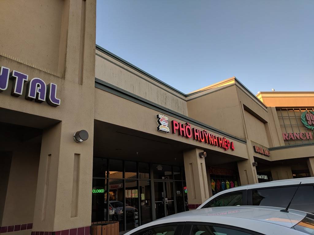 Kevins Noodle House | restaurant | 188 Skyline Plaza, Daly City, CA 94015, USA | 4157695788 OR +1 415-769-5788