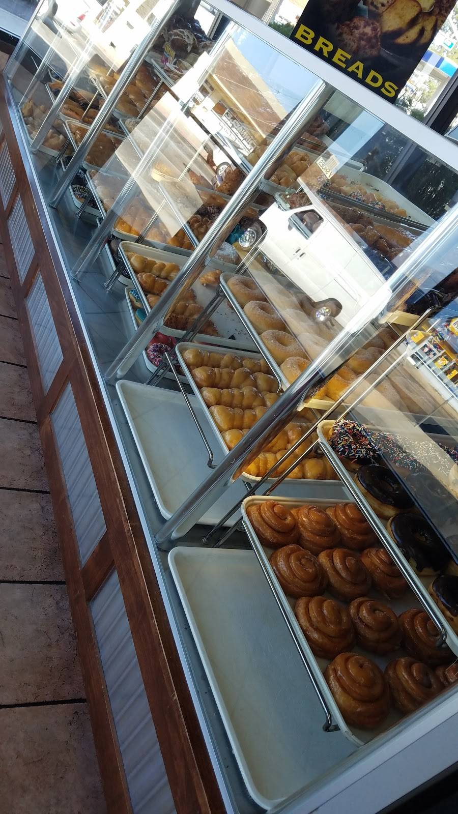 Yum Yum Donuts | bakery | 380 E 6th St, Beaumont, CA 92223, USA | 9518459069 OR +1 951-845-9069