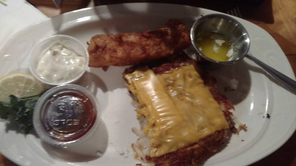 Tracks Bar and Family Dining | restaurant | W7916 Carlton Rd, Spooner, WI 54801, USA | 7156353399 OR +1 715-635-3399