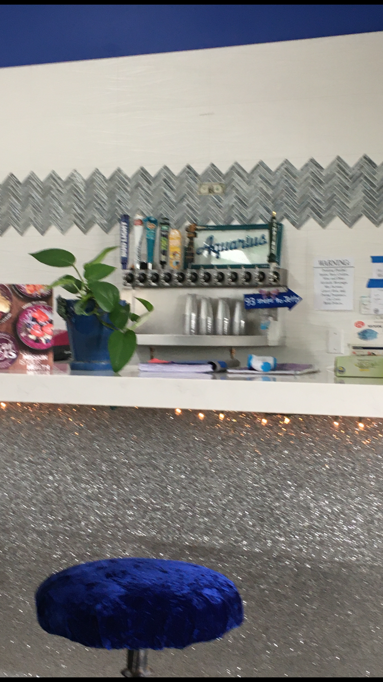 Aquarius Bar&Grille | restaurant | 1548 Quivira Way, San Diego, CA 92109, USA | 6192305790 OR +1 619-230-5790