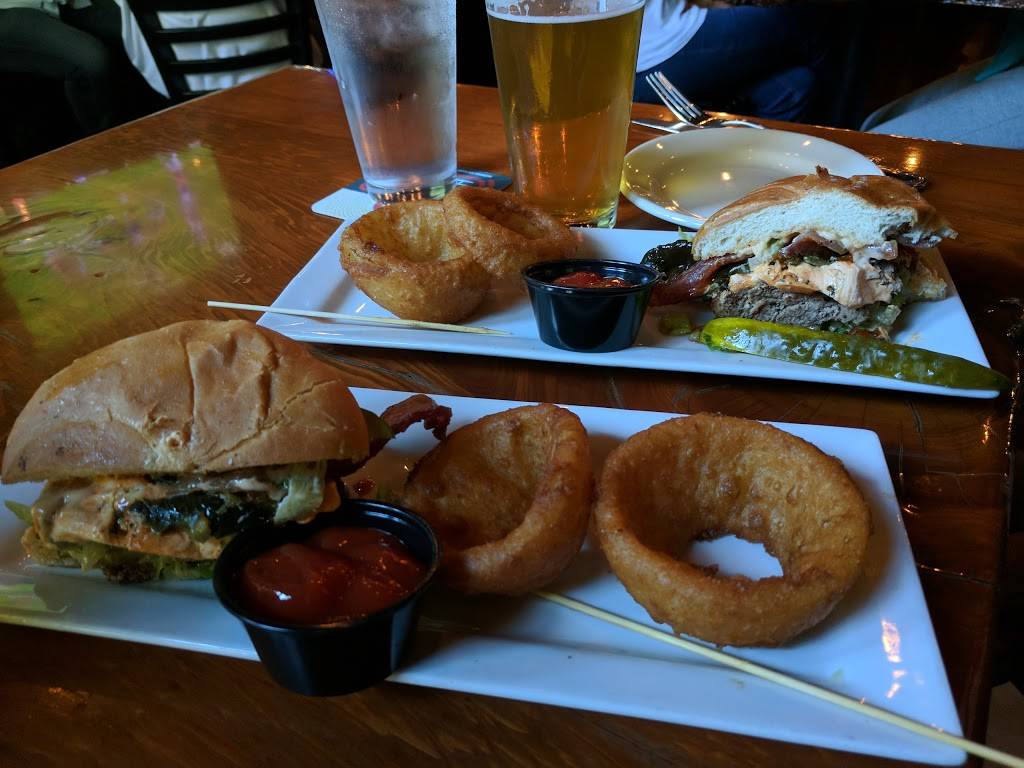 The Lodge Sports Grille | restaurant | 166 S King St, Seattle, WA 98104, USA | 2065380000 OR +1 206-538-0000