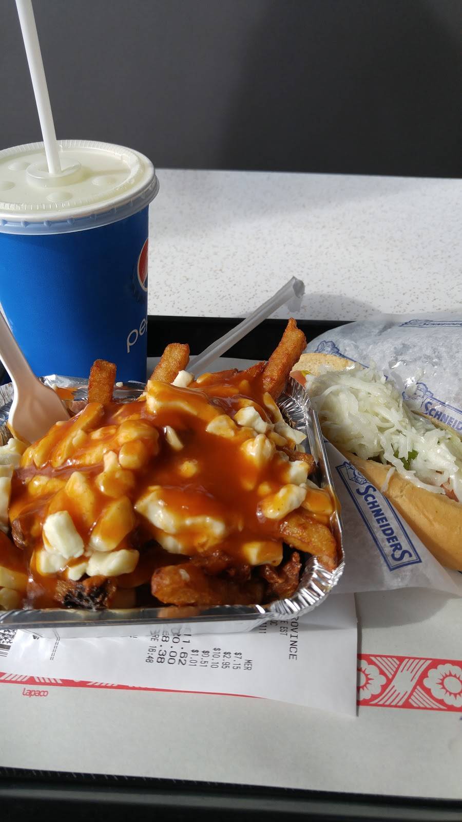 Restaurant La Belle Province | restaurant | 8660 Rue Sherbrooke E, Montréal, QC H1L 1B7, Canada | 5143531111 OR +1 514-353-1111