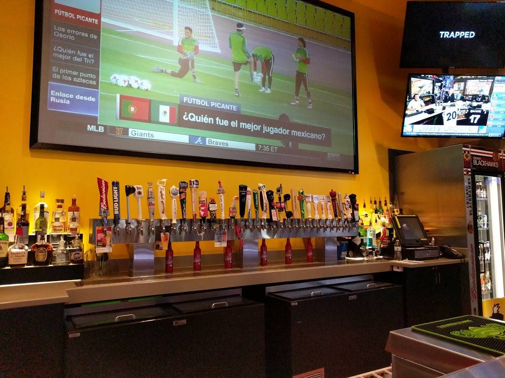 Buffalo Wild Wings | restaurant | 1550 Douglas Rd, Oswego, IL 60543, USA | 6305545658 OR +1 630-554-5658