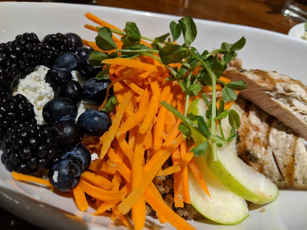 The Pickle Barrel | restaurant | 1 Yorkdale Rd, North York, ON M6A 2T9, Canada | 4167858881 OR +1 416-785-8881