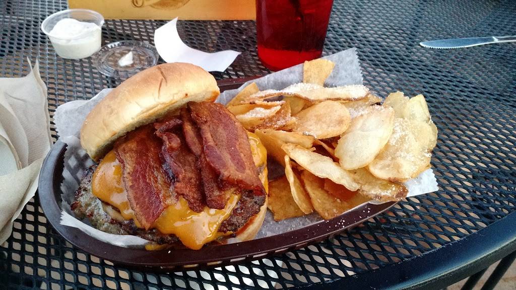 Brat House Grill | restaurant | 49 Wisconsin Dells Pkwy S, Wisconsin Dells, WI 53965, USA | 6082548505 OR +1 608-254-8505