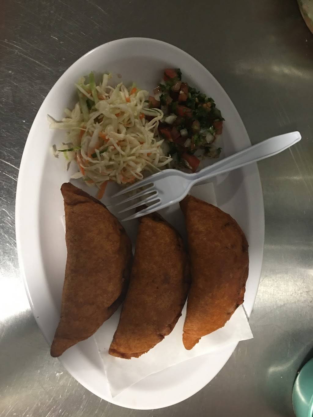 PUPUSERIA SALAZAR | restaurant | 300 US-290, Elgin, TX 78621, USA | 5127314814 OR +1 512-731-4814