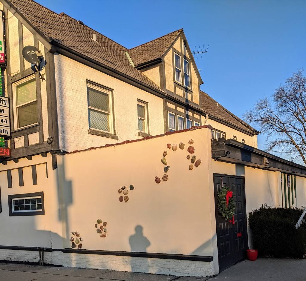 Pats Niche Pub and Grub | restaurant | 3956 S Howell Ave, Milwaukee, WI 53207, USA | 4145396452 OR +1 414-539-6452