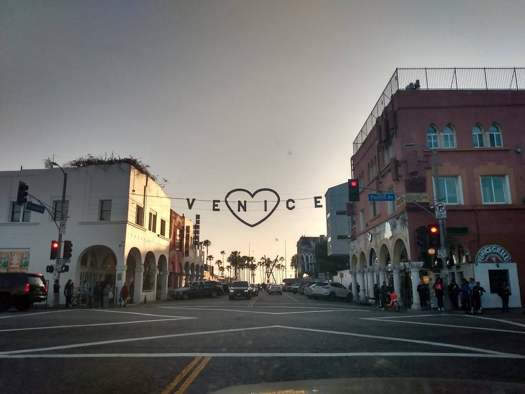 Mango Me Krazy Island Grille | restaurant | 83 Windward Ave, Venice, CA 90291, USA | 4243231362 OR +1 424-323-1362