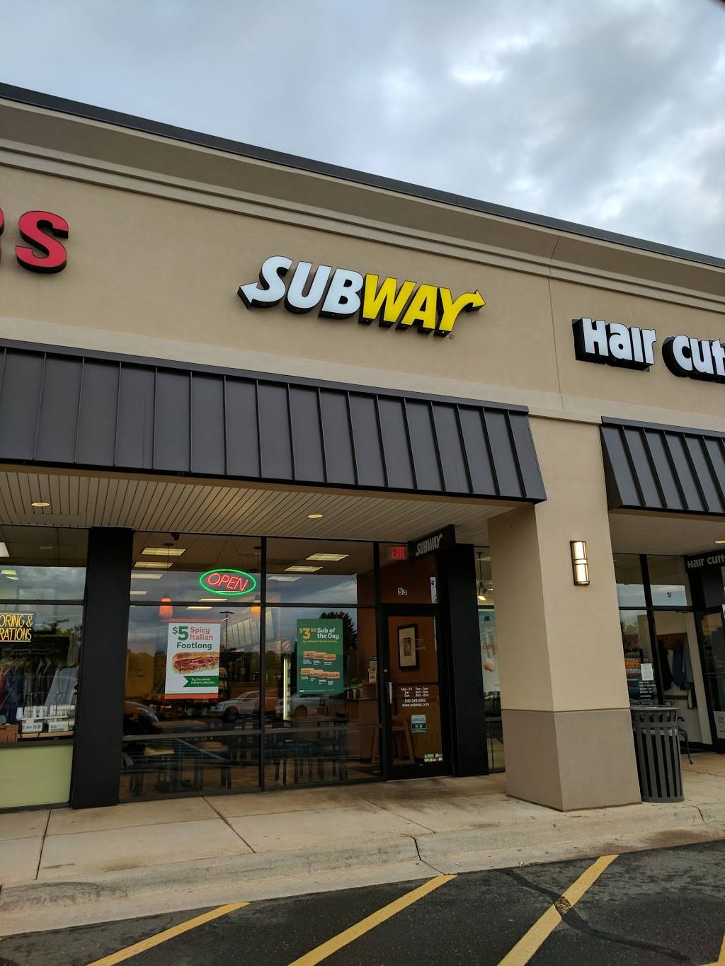 Subway Restaurants | restaurant | 41 West Lee Hwy, Ste 53, Oak Spring Plaza, Warrenton, VA 20186, USA | 5403490950 OR +1 540-349-0950