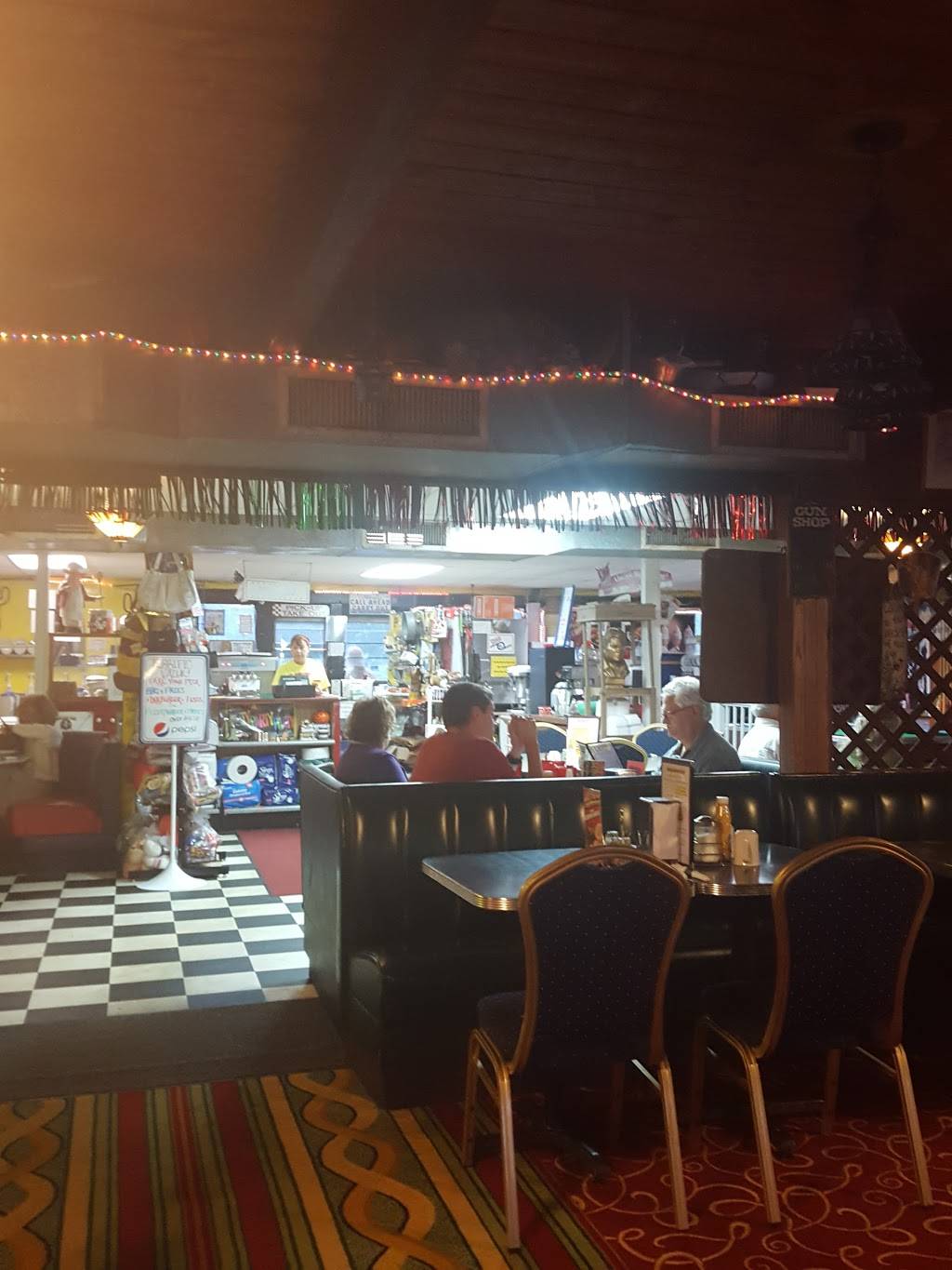 Daryls Dine-In | restaurant | US-40, St Elmo, IL 62458, USA | 6188299727 OR +1 618-829-9727