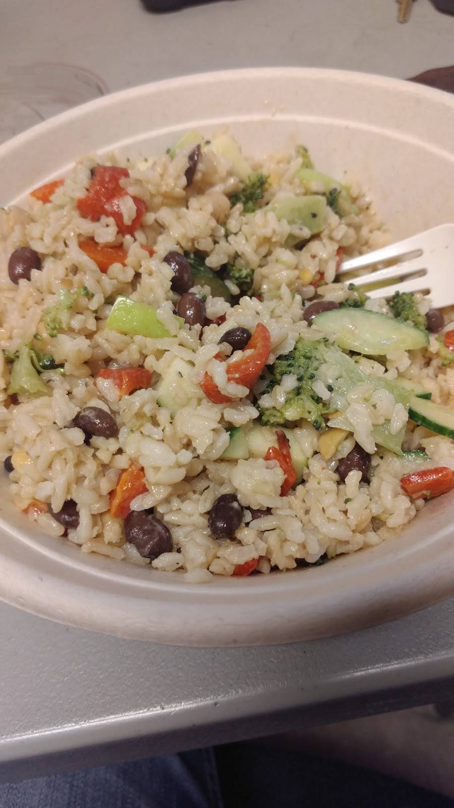 Freshii | restaurant | 2417 Yonge St, Toronto, ON M4P 2E7, Canada | 6477944595 OR +1 647-794-4595