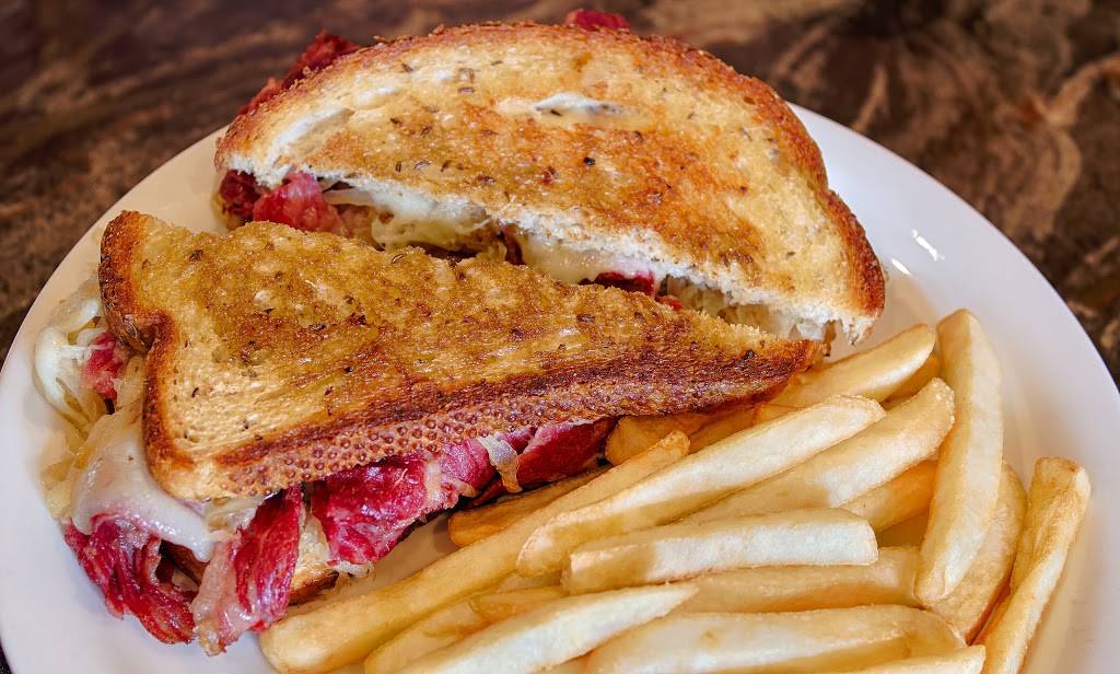 Michels Sports Eatery | restaurant | 8209 Wicker Ave, St John, IN 46373, USA | 2193651525 OR +1 219-365-1525