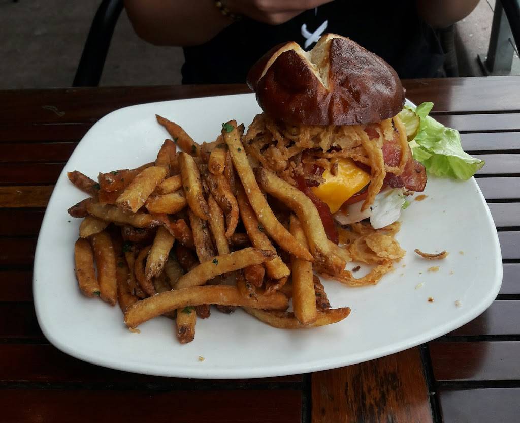 Park Tavern | restaurant | 5433 Park Pl, Rosemont, IL 60018, USA | 8473495151 OR +1 847-349-5151