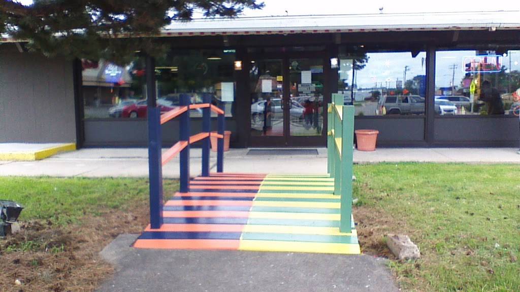 R and Ds House Divided | restaurant | 2148 University Ave, Green Bay, WI 54302, USA | 9204550722 OR +1 920-455-0722