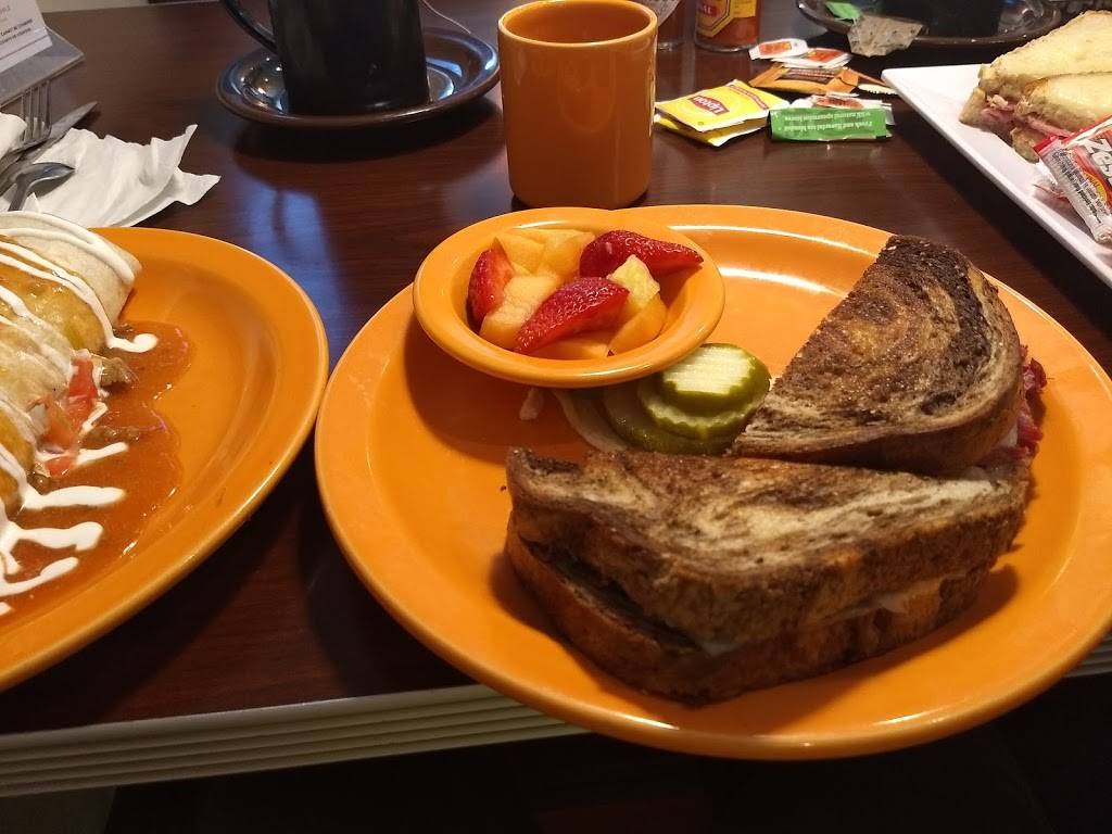 Village Inn | bakery | 4318 Centerplace Dr, Greeley, CO 80631, USA | 9703535187 OR +1 970-353-5187