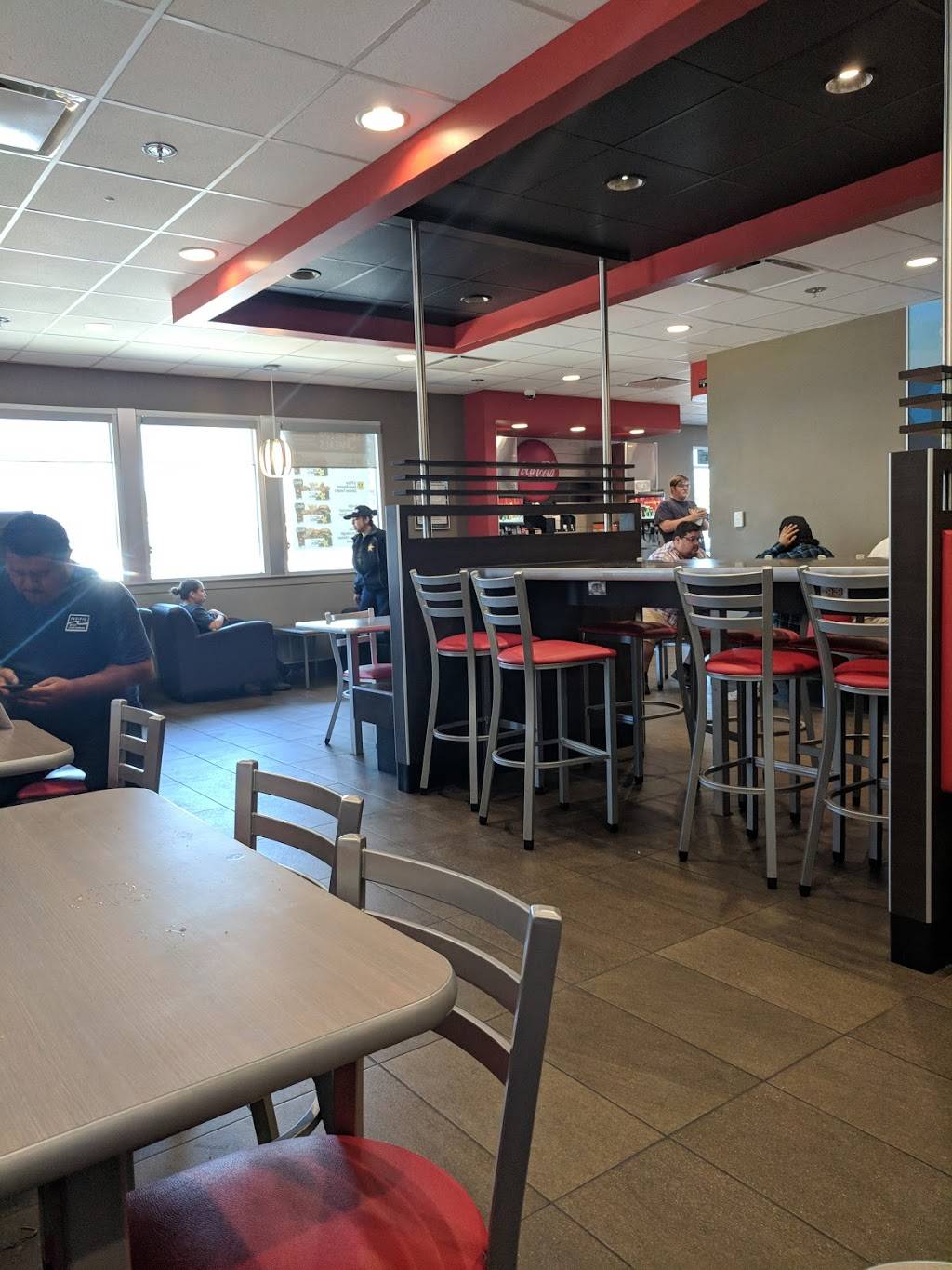 Carls Jr. | restaurant | 401 Las Posas Rd, Camarillo, CA 93010, USA | 8054844588 OR +1 805-484-4588