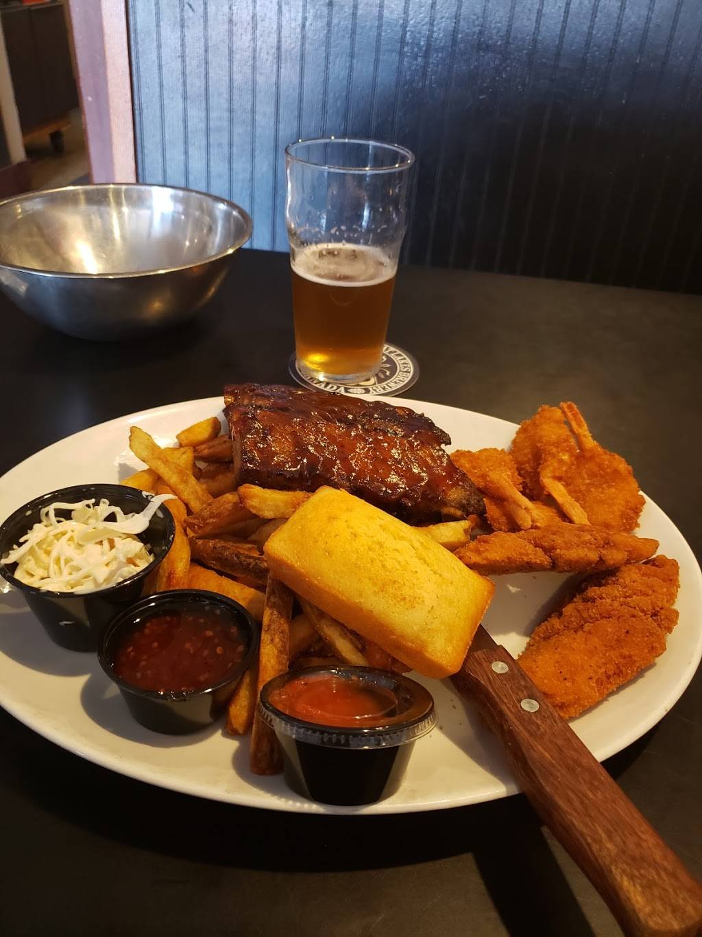 Sammys Rec Room | restaurant | 10 Mt Pleasant St, Brantford, ON N3T 1S5, Canada | 5197200000 OR +1 519-720-0000