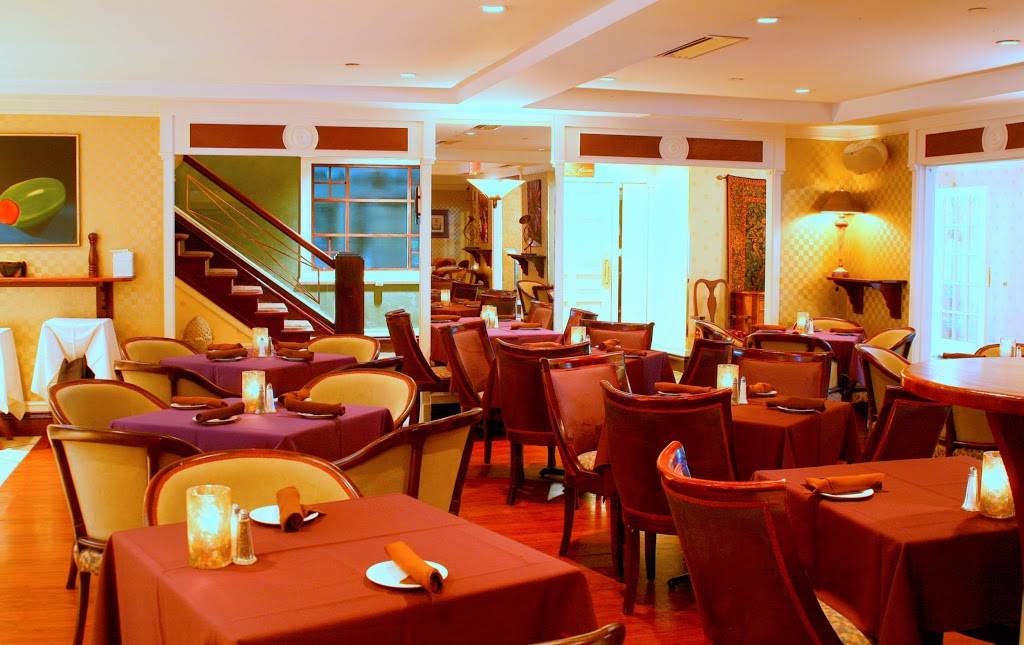 Delaney House | restaurant | 3 Country Club Rd, Holyoke, MA 01040, USA | 4135321800 OR +1 413-532-1800