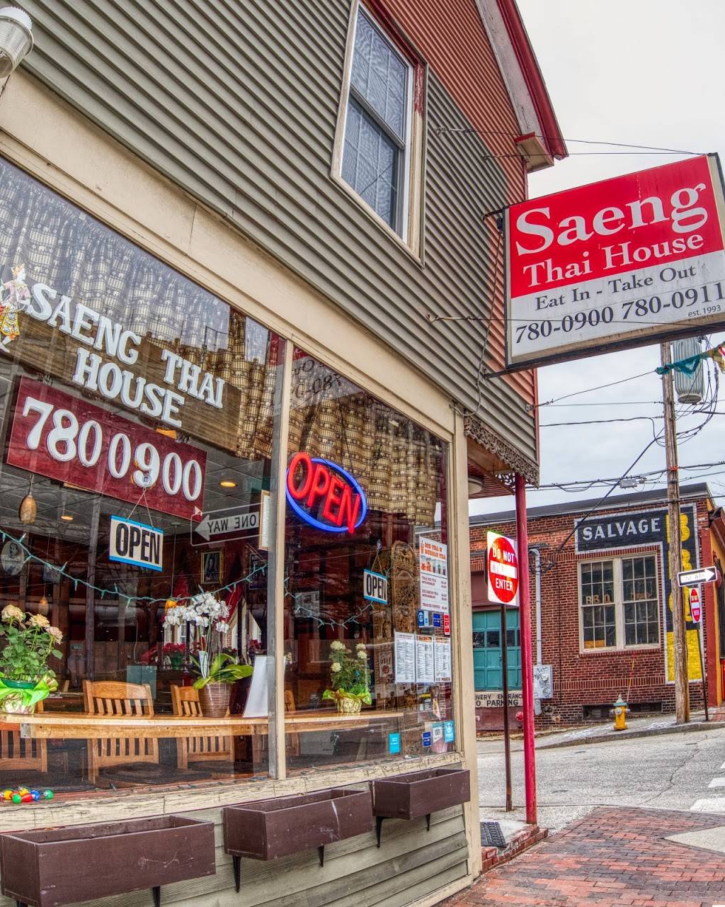 Saeng Thai House | restaurant | 921 Congress St, Portland, ME 04102, USA | 2077800900 OR +1 207-780-0900